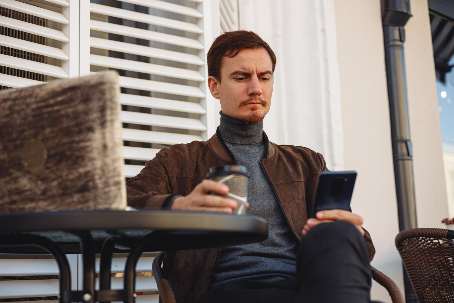 Produtividade sem internet: organize ficheiros, mapas e comunicações para trabalhar em qualquer lugar