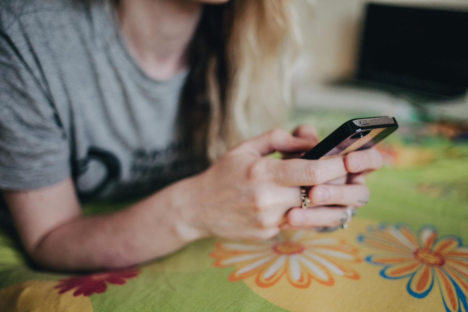 Estúdio no bolso: capte, edite e publique com qualidade consistente e fluxo rápido no telemóvel
